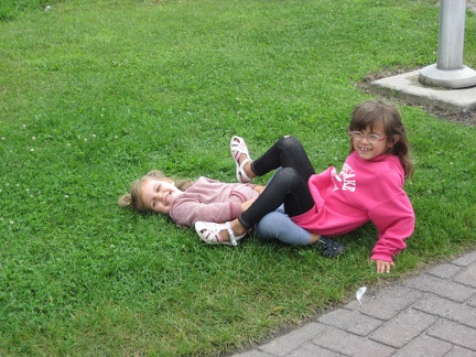 Greta and Sophia wrestling2